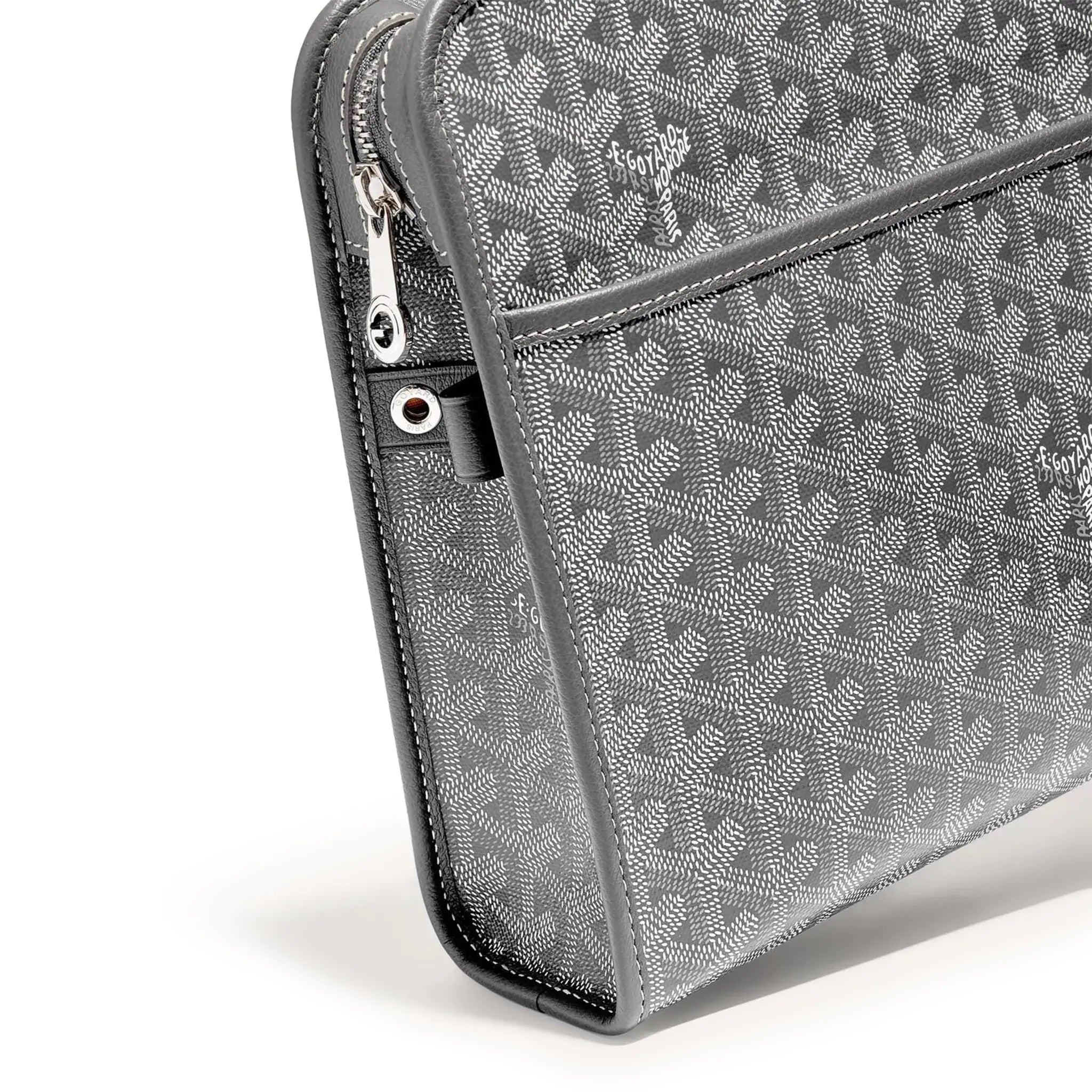 Detail view of Goyard Jouvence GM Grey Washbag JOUVENGMLTY51CL51P