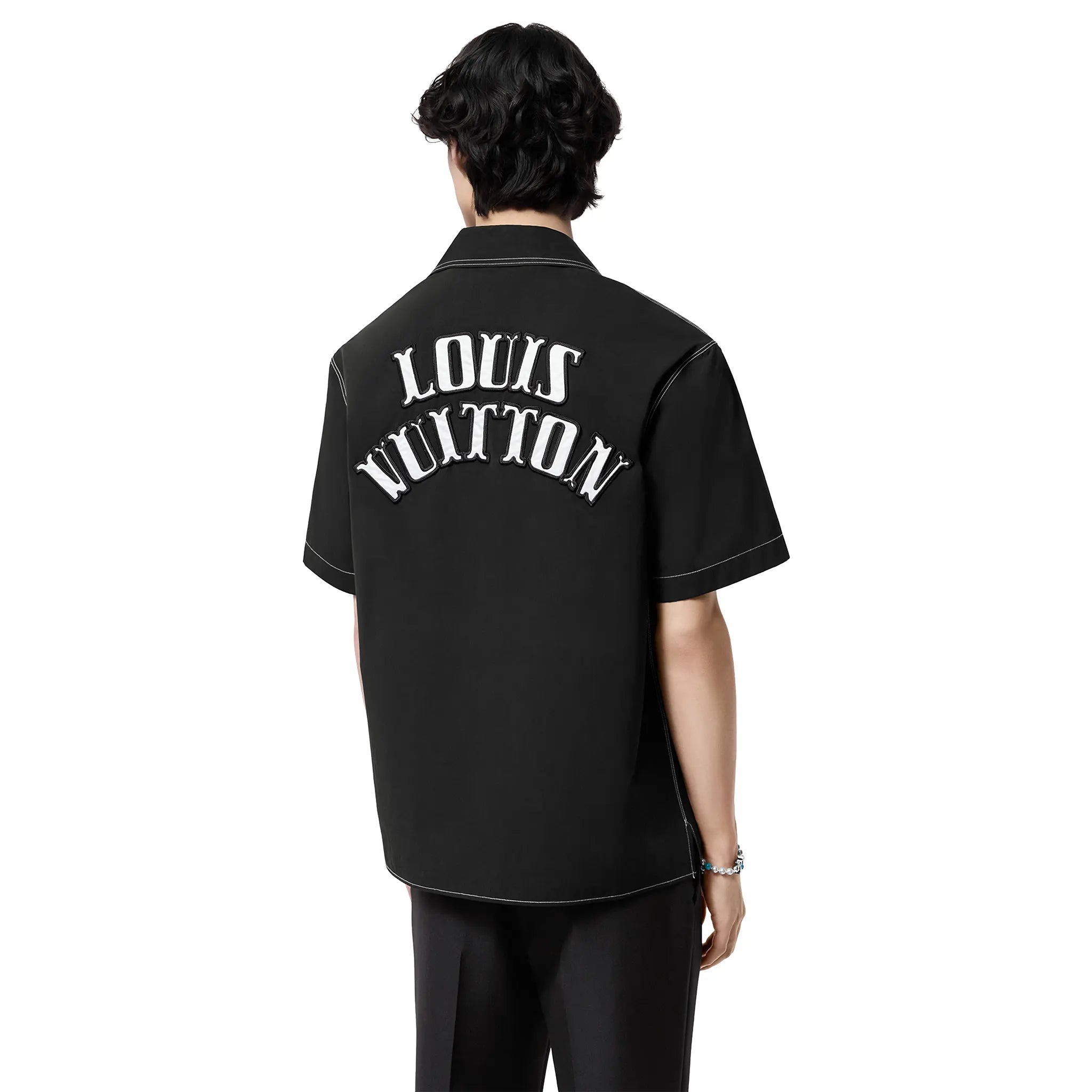 Model back view of Louis Vuitton Dice Patch Embroidered Short-Sleeved Black Cotton Shirt NVPROD5530131V