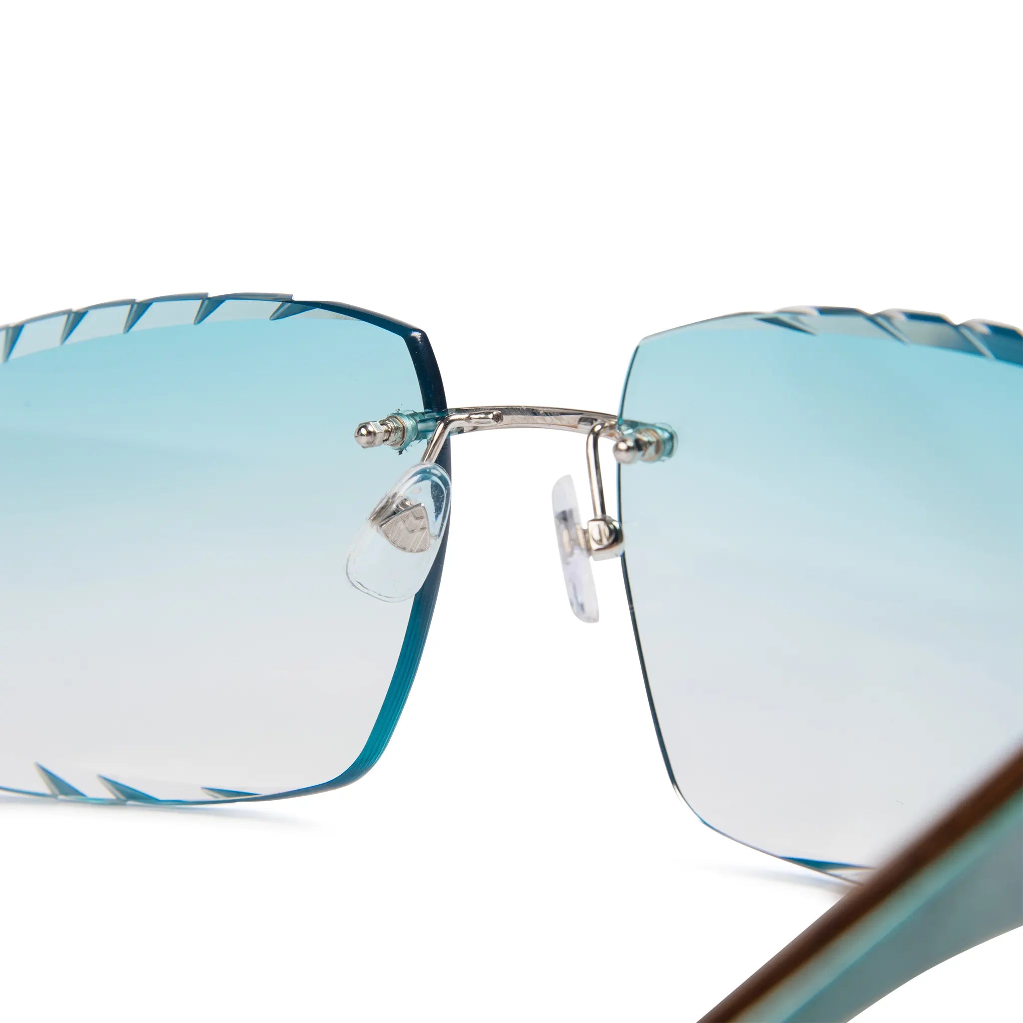 Nose bridge view of Maybach Eyewear The Artist III P-WCW-ZZ5 Custom Tiffany Blue Diamond Cut Sunglasses P-WCW-ZZ5