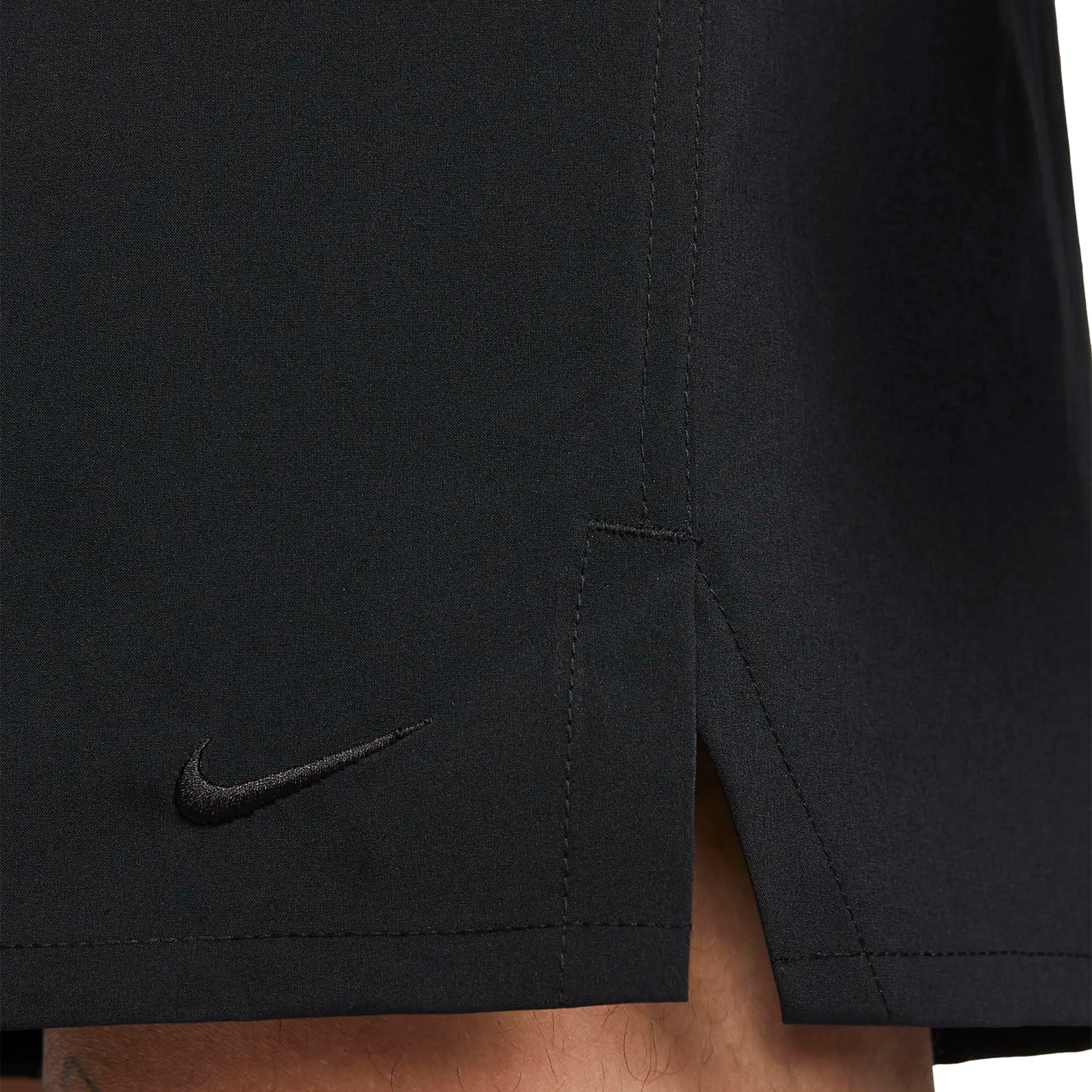 Model detail view of Nike Repel Black Windbreaker & Shorts DD4746-010 | DV9340-010