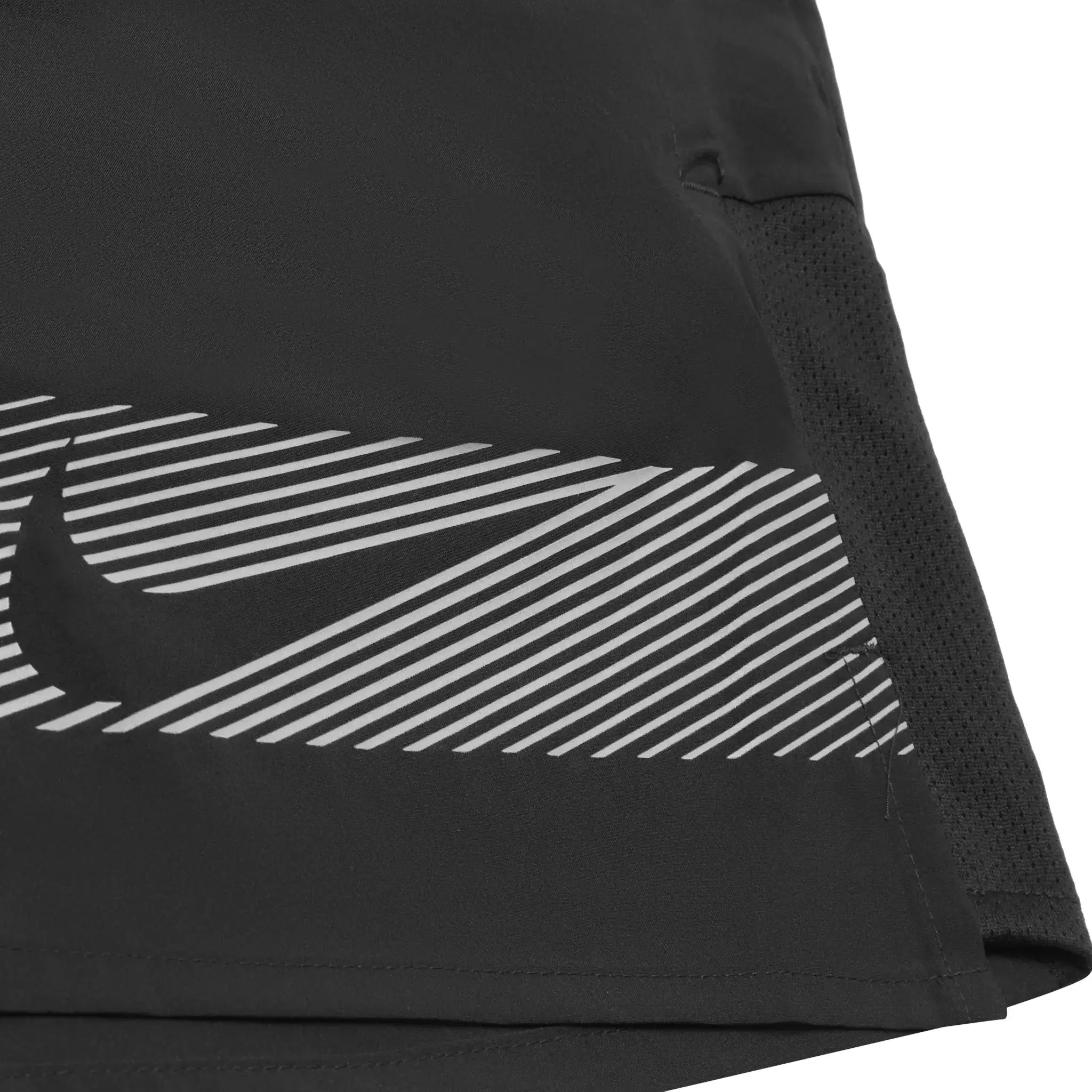 Detail view of Nike Flash Miler Black T-Shirts & Shorts FN3052-010 | FN3049-010