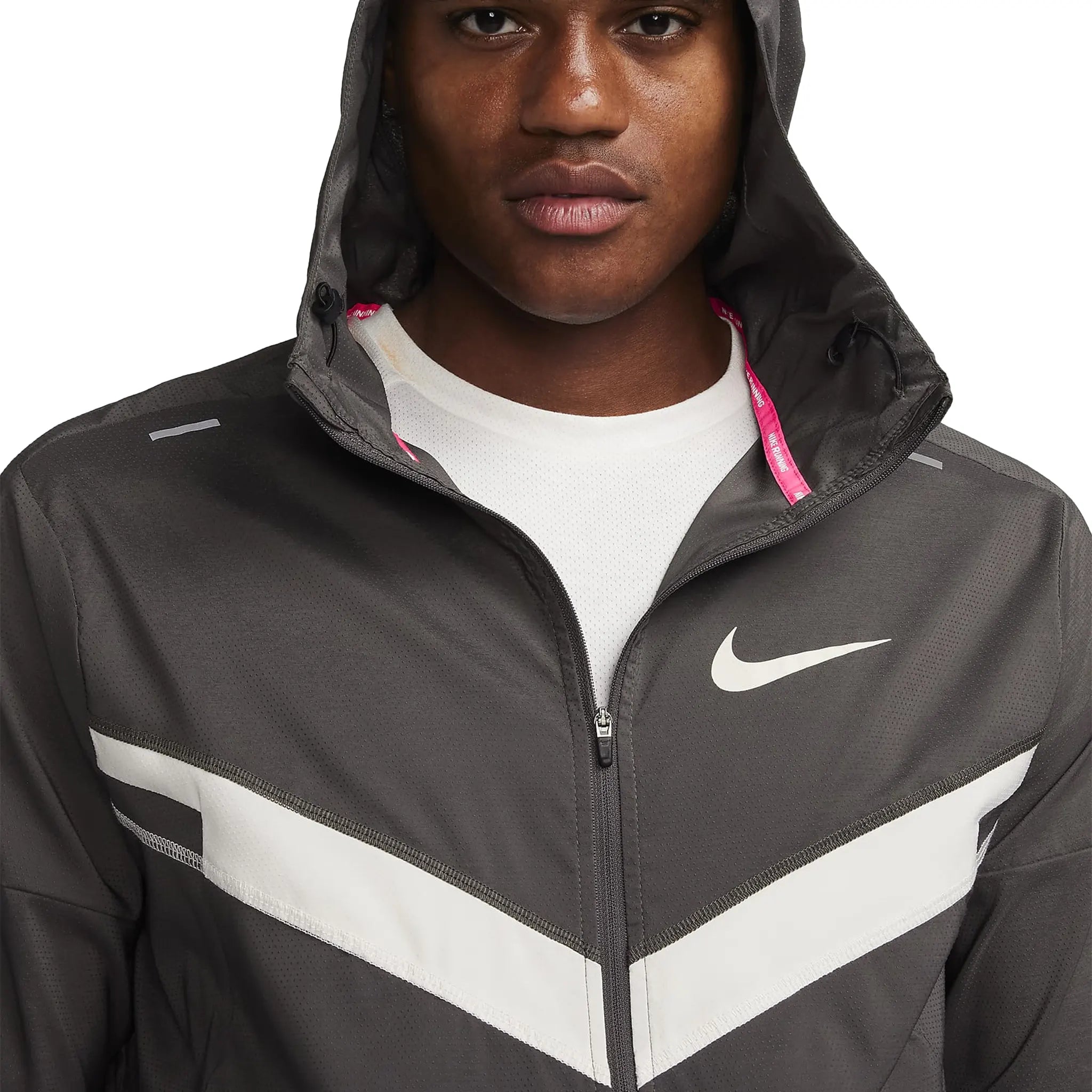 Model front detail Nike Repel Packable UV Grey Windrunner FQ8016-254