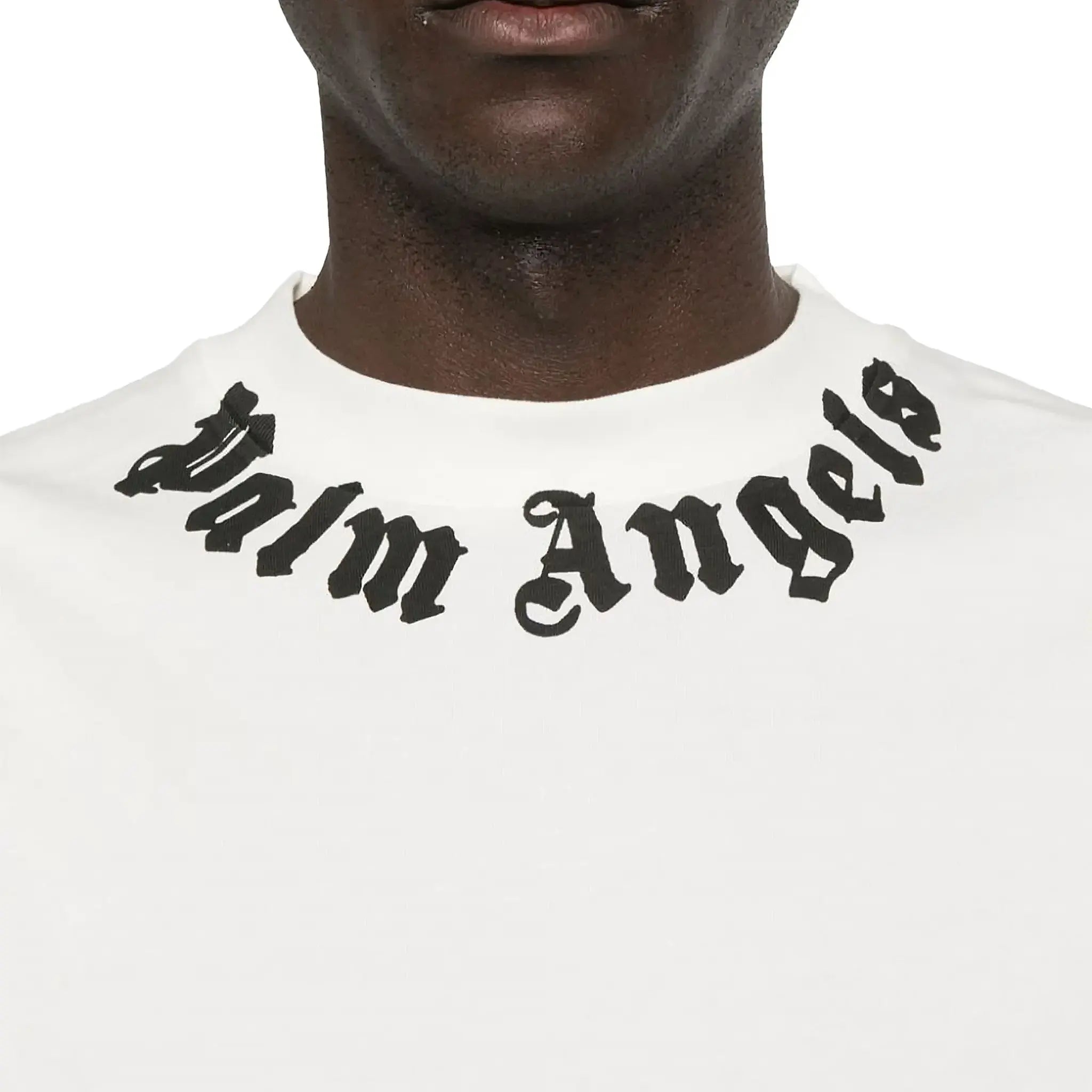 Model neck detail view of Palm Angels Neck Logo Off White T Shirt PMAA001F24JER0070310