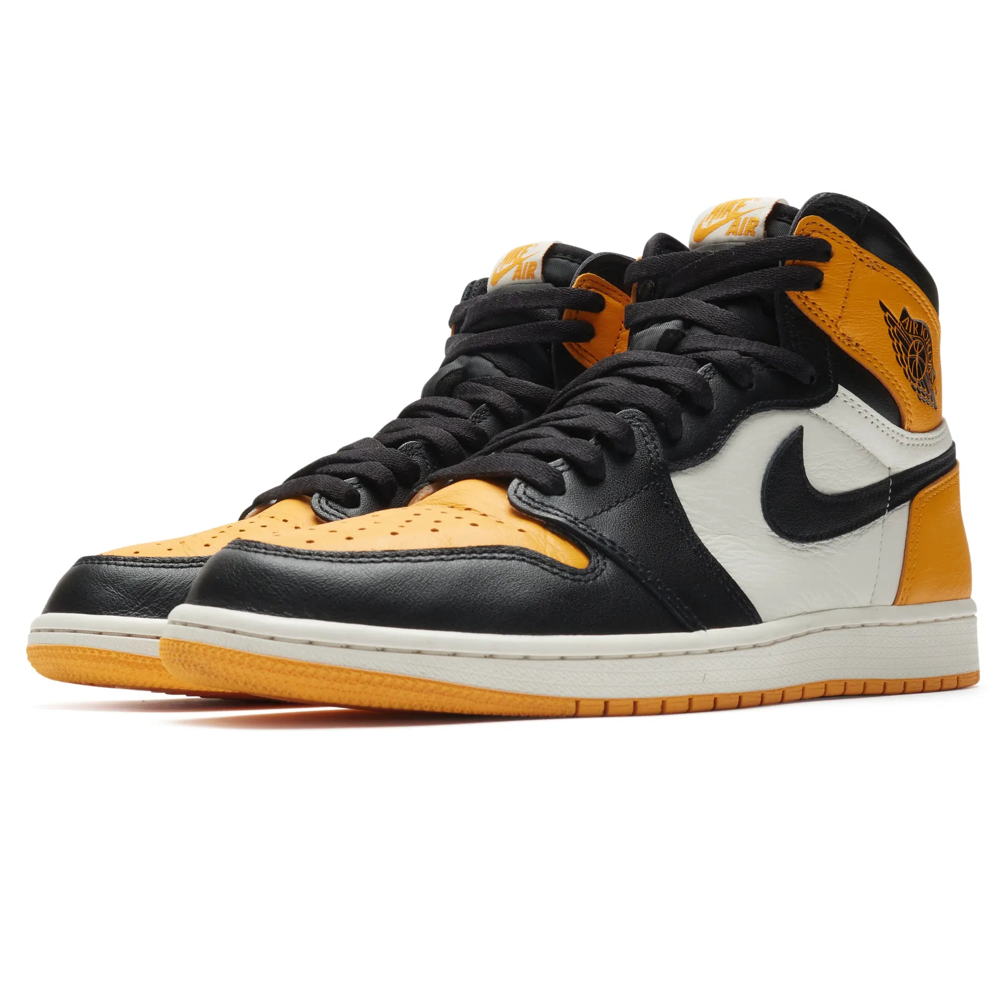 Front side view of Preloved - Air Jordan 1 Retro High OG Yellow Toe Taxi 555088-711