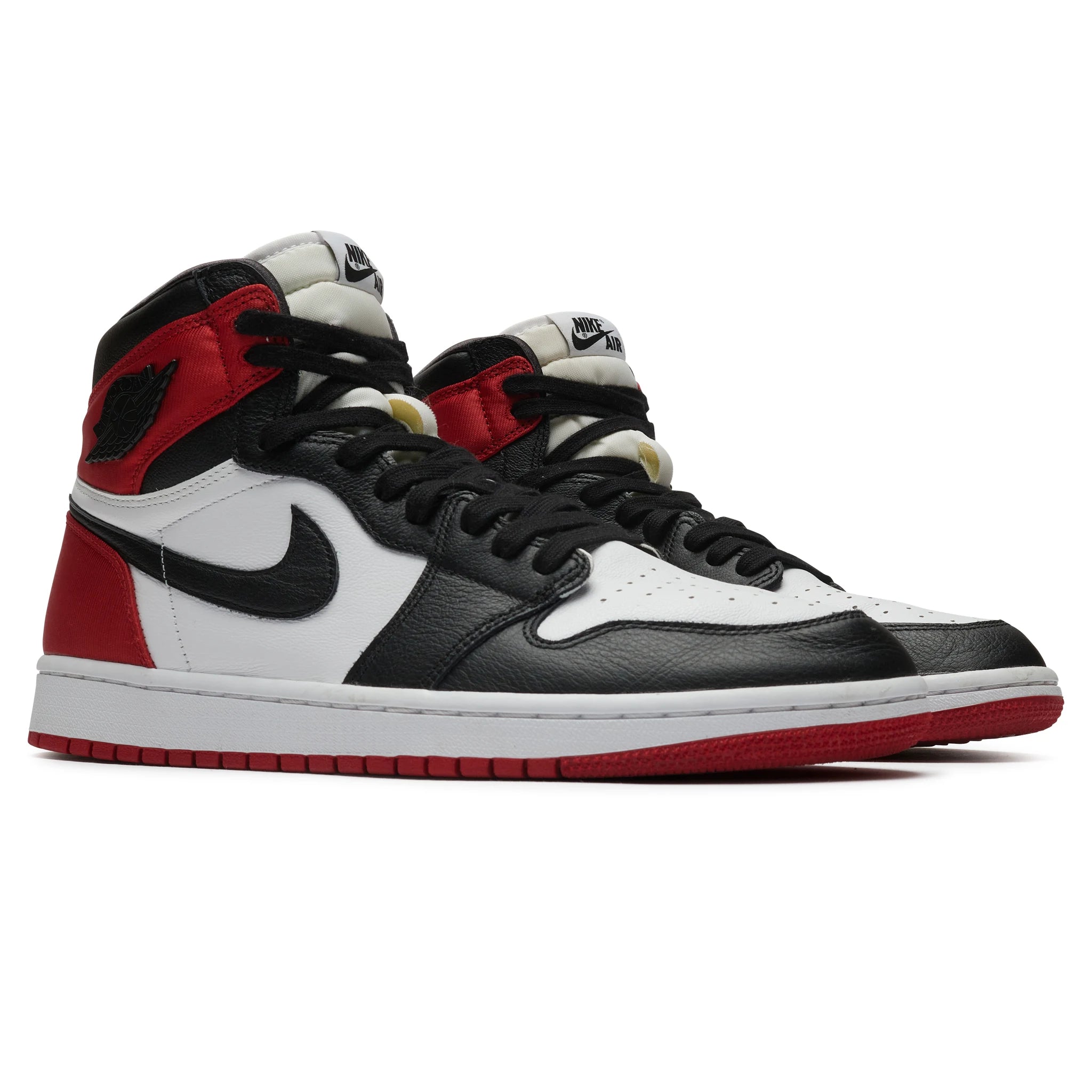 Front side view of Preloved - Air Jordan 1 Retro High Satin Black Toe (W) CD0461-016