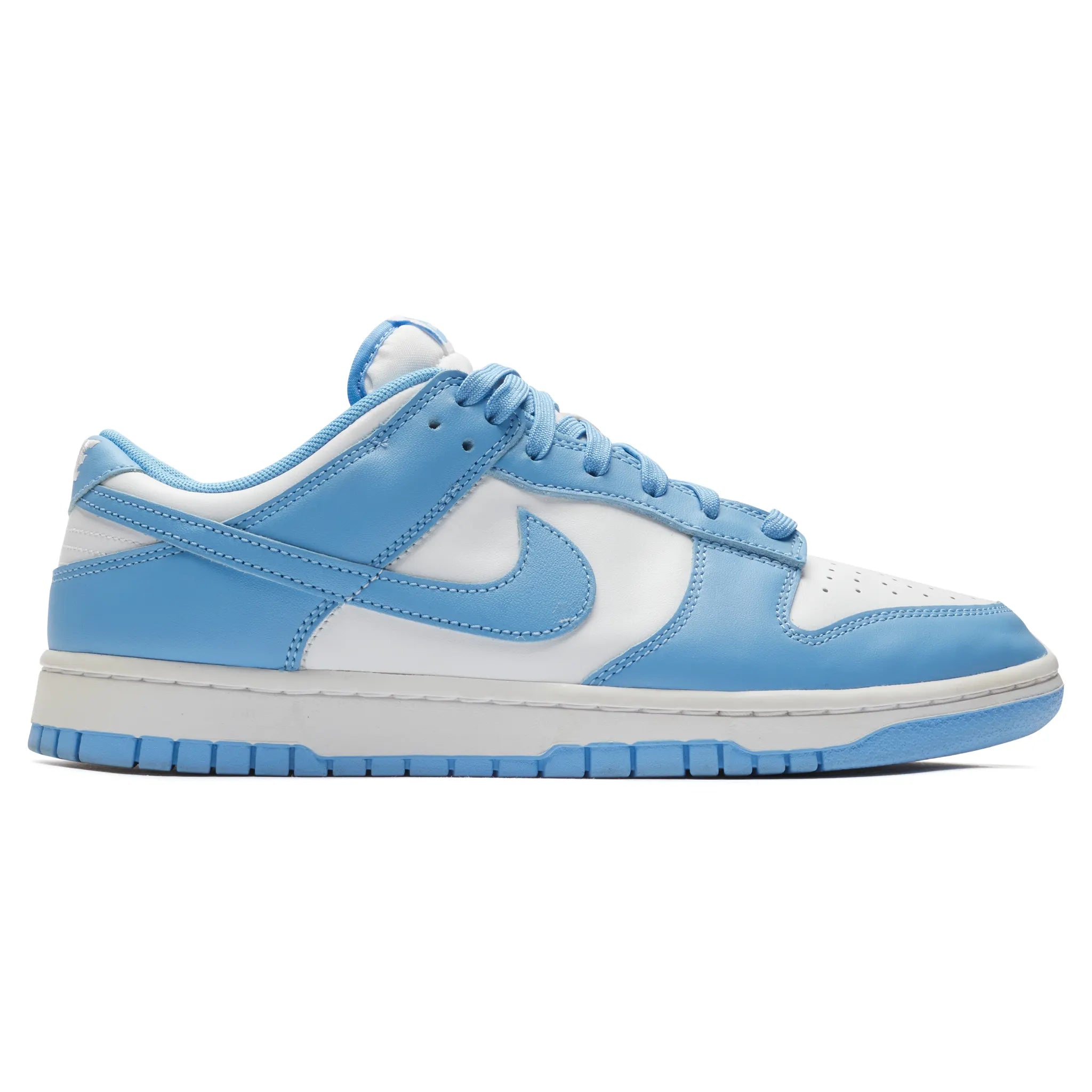 Side view of Preloved - Nike Dunk Low UNC (2021) DD1391-102