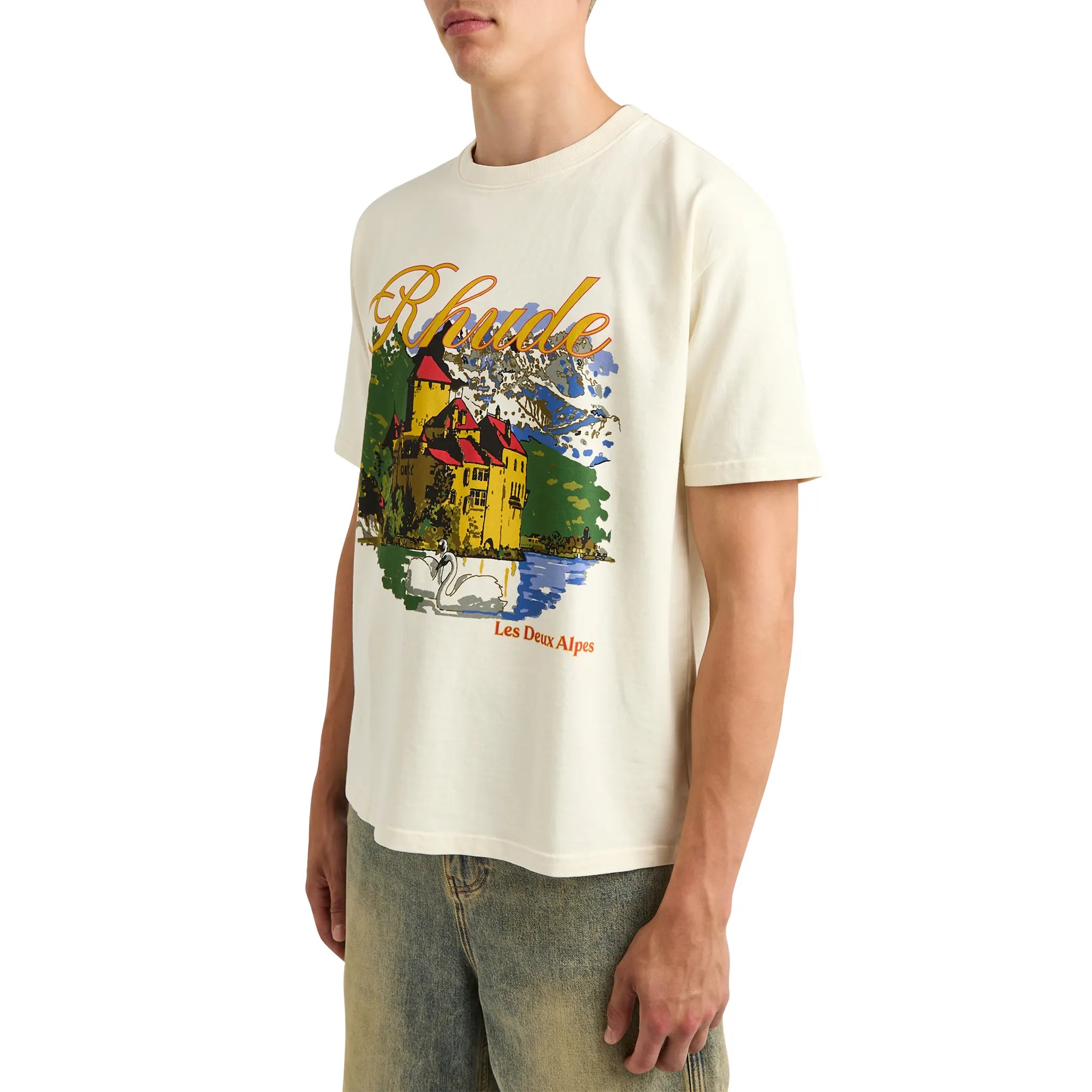 Model front view of Rhude Chateau Vintage White T Shirt RHPF24TT06012