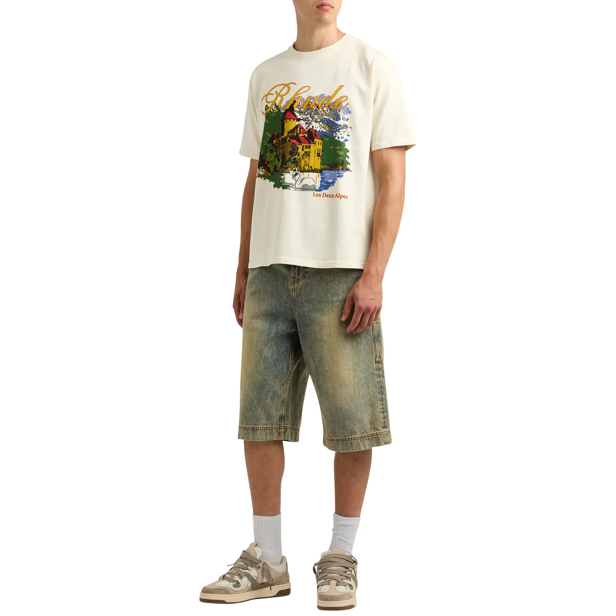 Model view of Rhude Chateau Vintage White T Shirt RHPF24TT06012